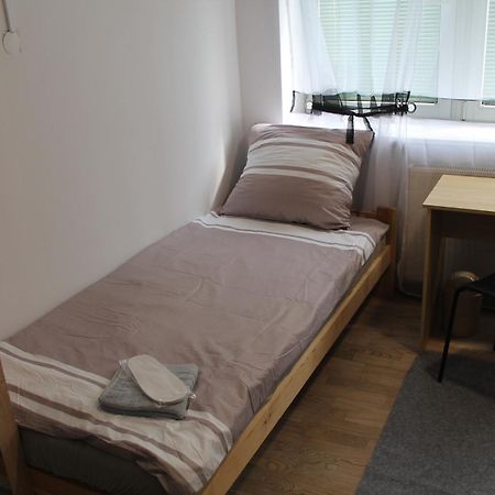 ורשה Saska Ochota Forest Guest House מראה חיצוני תמונה