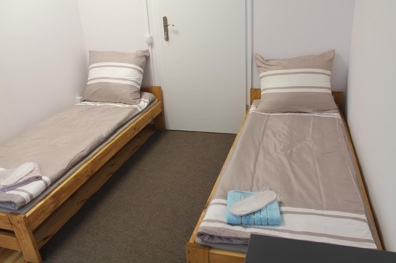 ורשה Saska Ochota Forest Guest House מראה חיצוני תמונה