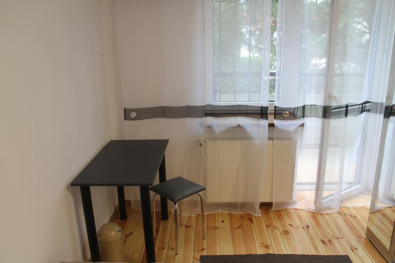 ורשה Saska Ochota Forest Guest House מראה חיצוני תמונה