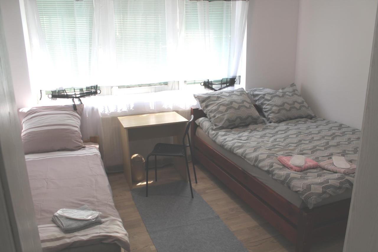 ורשה Saska Ochota Forest Guest House מראה חיצוני תמונה