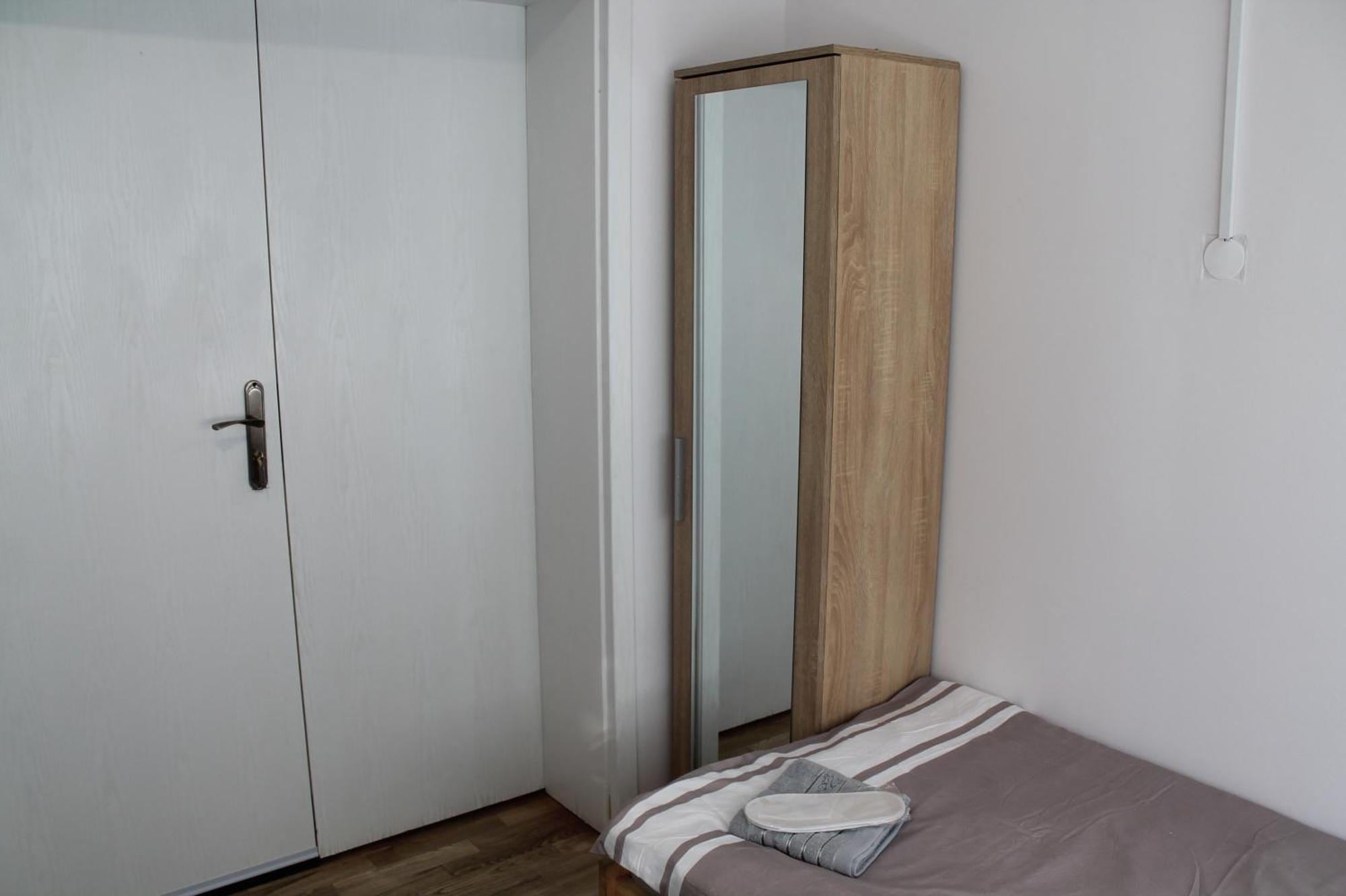 ורשה Saska Ochota Forest Guest House מראה חיצוני תמונה